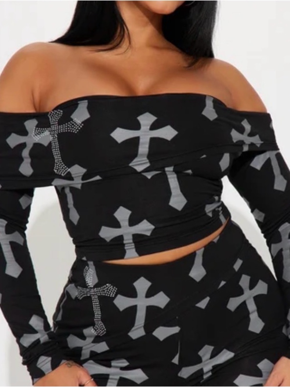 Size Large Off-Shoulder Cross Detail Crop Top